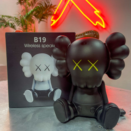 Parlante Altavoz Bluetooth Kaws – Diseño Exclusivo y Sonido Premium