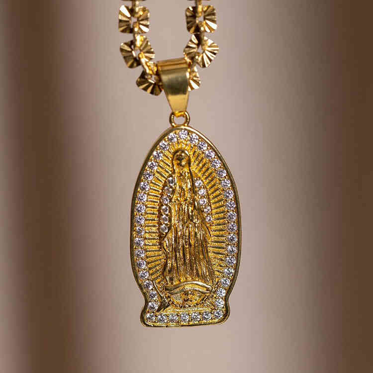 Dije Virgen de Guadalupe tipo diamante